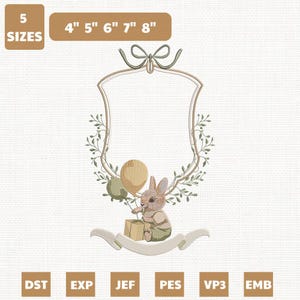 Könnte beinhalten: Ein Stickdesign mit einem Hasen, der ein Geschenk und Luftballons hält, in einem dekorativen Rahmen. Das Design enthält den Text "5 SIZES" und Maße von 10 bis 20 cm. Geeignet für Stickprojekte.