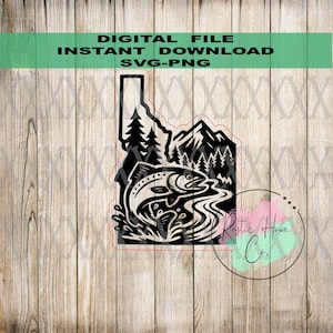 Pode incluir: Arquivo digital em preto e branco com o contorno do estado de Idaho com uma cena de montanha e rio, incluindo um peixe saltando para fora da água. O texto na parte superior diz "DIGITAL FILE INSTANT DOWNLOAD SVG-PNG".