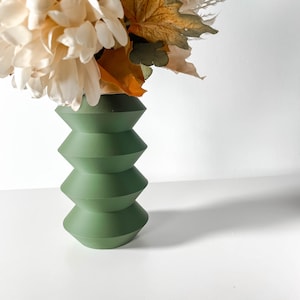 The Huso Vase STL 3D Print File, Digital Download for 3D Printing, Home Decor Vase for Flowers and Plants