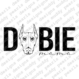 Puede incluir: Diseño gráfico en blanco y negro de un Doberman Pinscher con el texto "DOBIE mama" en letras negras en negrita.