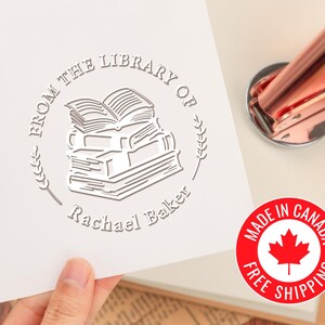 Aangepaste boekembosser/gepersonaliseerde boekstempel/Bibliotheekreliëfstempel/uit de bibliotheek van/cadeaus boekenliefhebber/verzonden vanuit Alberta