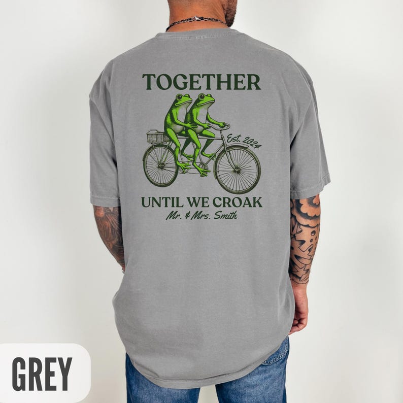 Funny Bride & Groom Shirts, Personalized Frog Couple Honeymoon Shirt, Wedding Gift for Newlyweds, Together Until We Croak Grå