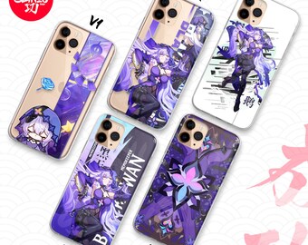 Pode incluir: Cinco capas transparentes para smartphone com ilustrações de personagens em estilo anime em tons de roxo, azul e branco. Os designs incluem um personagem chibi, uma figura com o texto "BLACK SWAN" e um padrão floral, rotulados de V1 a V5.