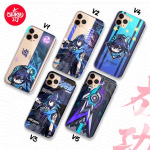 Puede incluir: Cinco fundas transparentes para teléfono con diseños de personajes de anime. Cada funda muestra una ilustración diferente en azul, morado y negro, con los textos "SHIN IMPACT" y "ORORON".