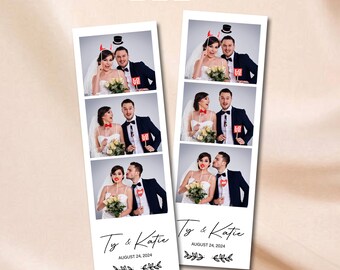 Puede incluir: Dos tiras de fotomatón con una novia y un novio en varias poses. Las tiras incluyen el texto "Ty & Katie" y la fecha "AUGUST 24, 2024", junto con elementos florales decorativos. Las imágenes muestran a la pareja con accesorios.