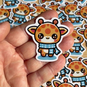 Pegatina Jirafa Estilo Kawaii Chibi | Vinilo brillante impermeable | Laptop Planner Journal Botella de agua Escritorio Notebook Funda para teléfono