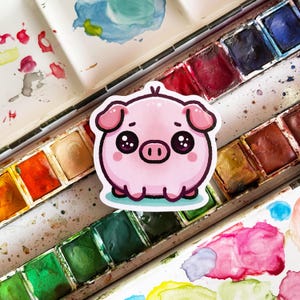 Pegatina Piggy Kawaii Chibi Estilo | Vinilo brillante impermeable | Laptop Planner Journal Botella de agua Escritorio Notebook Funda para teléfono