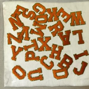 Parche termoadhesivo de letras de chenilla, bordado con nombre en mayúsculas y ribete dorado para coser, parche termoadhesivo de letras de chenilla, bordado abecedario de moda para planchar