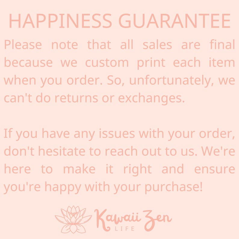 Pu&ograve; includere: Grafica color pesca chiaro con la scritta "HAPPINESS GUARANTEE" in alto. Il testo sottostante spiega la politica di vendita, seguito dal logo Kawaii Zen Life.