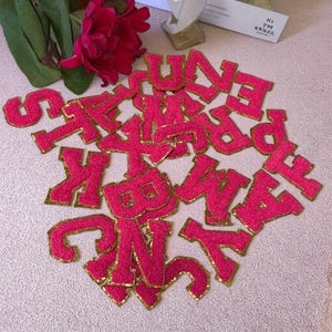 Parche bordado con letras del alfabeto para planchar, parche bordado, parche de aplique con letras A-Z de chenilla con purpurina de 2,17 pulgadas, parche con nombre y letra DIY.