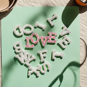 Parche de estampado en caliente con letra de perla blanca personalizada, letras para manualidades de bricolaje, parche para planchar, parches de letras de perla, letras de perla arcoíris para planchar