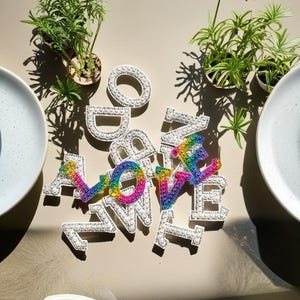 Parche de estampado en caliente con letra de perla blanca personalizada, letras para manualidades de bricolaje, parche para planchar, parches de letras de perla, letras de perla arcoíris para planchar
