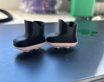 Finger snowboard with detachable boots slapping plastic