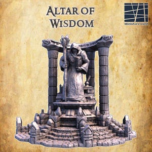 Può includere: Una scultura in miniatura grigia dettagliata dell'"Altare della Saggezza" con una figura in abito che tiene un bastone e un libro, ambientata in una struttura architettonica classica. La base è una piattaforma a gradini con gradini ed elementi decorativi. Il testo "Altar of Wisdom" è visualizzato.