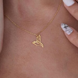 Silver Hummingbird Necklace, Dainty Nature Jewelry for Women, Elegant Bird Pendant Gift, Tiny Gold Hummingbird Charm, Bird Lover Gifts