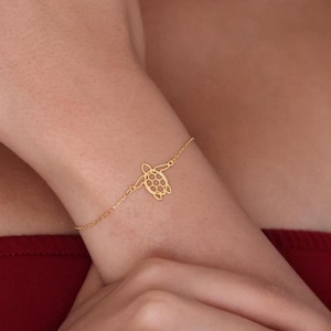 Sea Turtle Bracelet, 14K Gold Dainty Ocean Inspired Jewelry for Women, Minimalist Marine Life Jewelry, Beach Lover Jewelry Gift