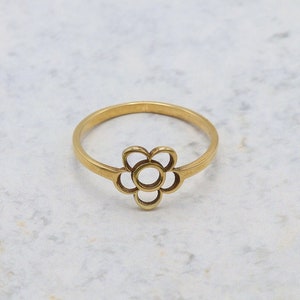 Gold Flower Ring, Dainty Floral Jewelry for Women, Nature Inspired Jewelry Gift, Handmade Gold Flower Ring, Delicate Floral Stackable Ring