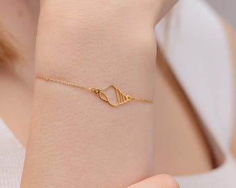 Gold Seashell Bracelet, Dainty Beach Charm, Handmade Ocean Jewelry