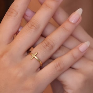 Gold Einfacher Ring, Geometrischer Ring aus 14K Gold, Einzigartiger Desing Ring, Moderne Stapelband, Echtes Gold Ring Geschenk