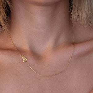 Colar com inicial lateral, pingente de letra personalizado em ouro 14K, joia delicada e personalizada, presente minimalista com pingente de alfabeto, colar com monograma