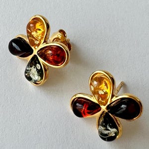 Colorful amber earrings, Gold plated studs, Handcrafted Baltic gemstone earrings, Elegant everyday jewelry, Authentic amber clover earrings