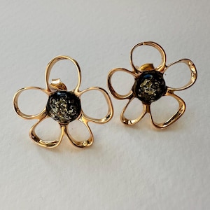 Green amber floral earrings, Handmade gold flower studs, Unique Baltic amber earrings, Gold plated floral gemstone studs, Baltic amber gems