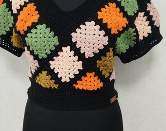 Top corto cuadrado de abuela de crochet hecho a mano, camisa bohemia para festivales