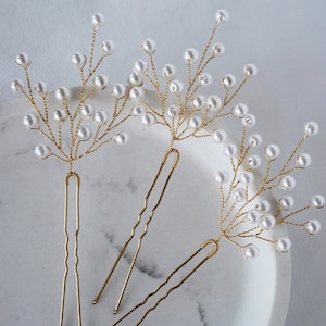 Pearl hair pins, gold bridal hair pin, wedding hair comb, crystal hair piece, pearl hair accessory, bridesmaid hair pins, pearl hair clip