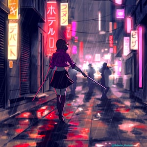 Peut inclure: Une femme en chemise rose et jupe noire marche dans une ruelle sombre et pluvieuse d'une ville. La ruelle est bordée de bâtiments avec des enseignes au néon en japonais. La femme tient deux épées dans ses mains.