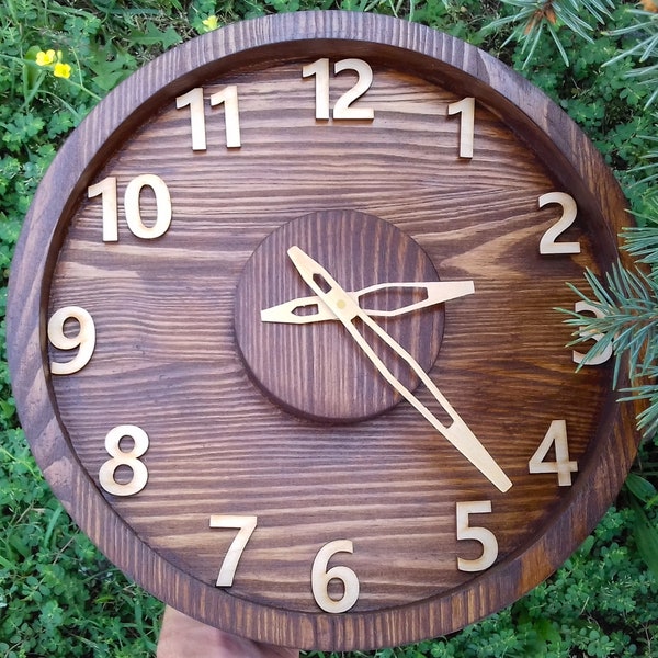 Horloge murale en bois inhabituelle avec chiffres, horloge murale décorative en bois, horloge murale en bois design, horloge en bois marron, horloge murale silencieuse en bois