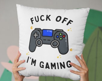 F*ck off I’m Gaming Housse de coussin | Housse d’oreiller drôle pour garçons | Cadeaux pour les amis | Cadeau d'anniversaire pour les garçons lui | Cadeaux pour les joueurs