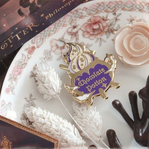 ENAMEL PIN Magical Cauldrons, hard enamel pin, 30mm, gold plated Chocolate