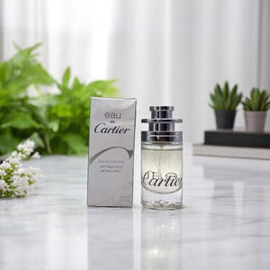 Eau de Cartier MINI Eau Toilette 15 ml. Niet meer leverbaar en zeer zeldzaam. Een aromatische citrusgeur voor dames en heren.