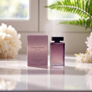 Narciso Rodriguez For Her MINIATURE Delicate Eau Toilette 7,5ml. Limited Edition. A musk splendor with a sweet & fruitier fig opening!