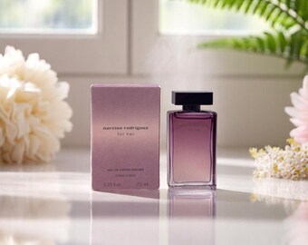 Narciso Rodriguez For Her MINIATURE Delicate Eau Toilette 7,5ml. Limited Edition. A musk splendor with a sweet & fruitier fig opening!