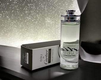 Eau de Cartier-concentraat MINIATUUR Eau Toilette 5 ml/0,16 fl.oz. Niet meer leverbaar en zeer zeldzaam. Helder, sprankelend, aards en kruidachtig akkoord.