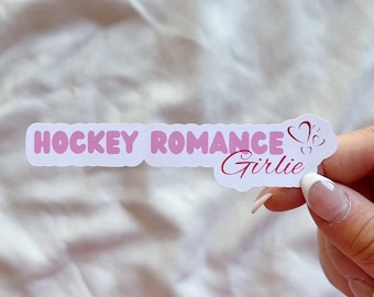 Pegatina de chica romántica de hockey: calcomanía brillante de estilo literario