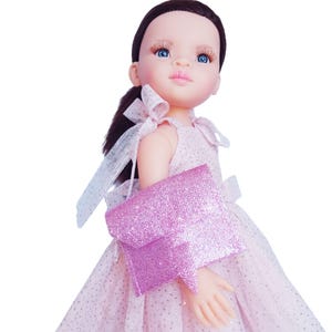 Puppe Paola Reina 32 cm – 12" Puppenkleidungs- und Zubehörset – funkelndes rosa Partykleid und Glitzertasche