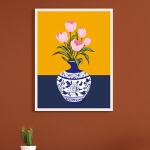 Handgetekende tulpen in een Turkse vaas, Ottomaanse bloemenkunstprint voor aan de muur. afbeelding 3
