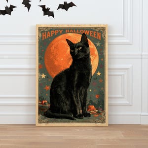 Pode incluir: Uma impress&atilde;o de arte de parede retangular emoldurada apresentando um gato preto sentado em frente a uma grande lua cheia laranja. O texto "HAPPY HALLOWEEN" est&aacute; impresso no topo. O fundo inclui estrelas espalhadas, folhas de outono e ab&oacute;boras.