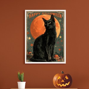 Pode incluir: Uma impress&atilde;o de arte de parede retangular emoldurada apresentando um gato preto sentado em frente a uma grande lua cheia laranja. O texto "HAPPY HALLOWEEN" est&aacute; impresso no topo em laranja. O fundo inclui pequenas estrelas, ab&oacute;boras e paisagem.