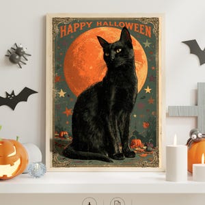 Pode incluir: Uma impress&atilde;o de arte de parede retangular com um gato preto sentado em frente a uma grande lua laranja. O texto HAPPY HALLOWEEN est&aacute; impresso em laranja no topo. O fundo &eacute; uma cena verde escura com estrelas, ab&oacute;boras e uma borda.