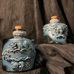 Fiole vase porte-bouture porte bougie décoration gothique baroque victorienne bleu oxyde modèle étiquette