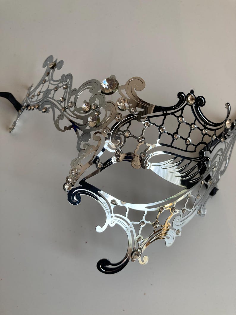 Silver Metal Filigree Half Face Phantom Masquerade Mask With Diamantés ...