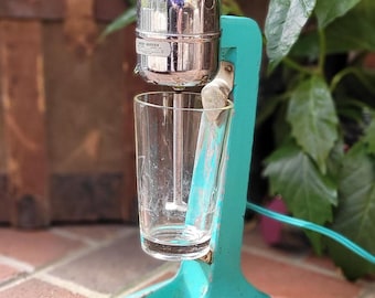 Functional Handy Hannah MDL504 1950's Milkshake/Malt/Drink Mixer in Vibrant Turquoise with Original(?) Glass. Incredible Retro Kitchen Decor