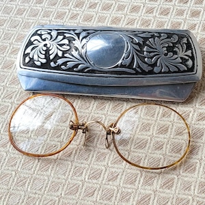 10K Solid(?) Gold Bridge/Nose Pads, Schwab Antique Tortoiseshell Spectacles. Pince-nez (Pinch Nose) Eyeglasses with Aluminum Case-Pat. 1909