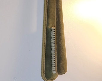 Brosse à vêtements murale MCM vintage, velours/velours vert olive. Décoration Mid-Century pour placard de chambre, blanchisserie, vêtements