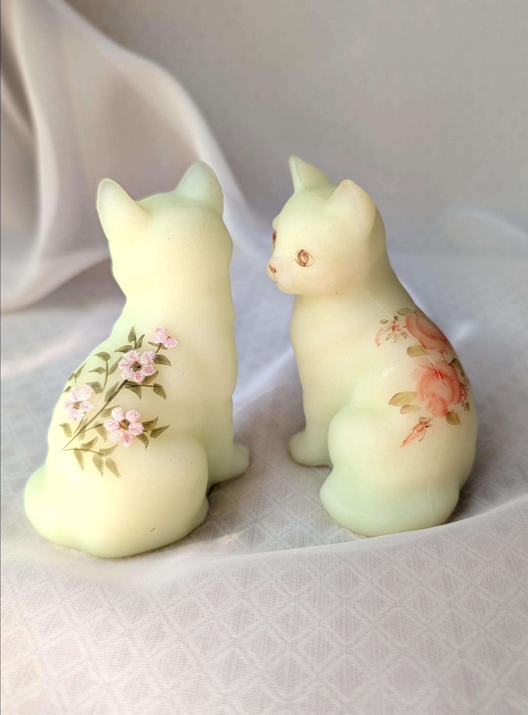 フェントン社の花柄・緑色ガラス猫 Fenton cat - Etsy 日本