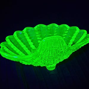 ウランガラススワンキャンディディッシュ