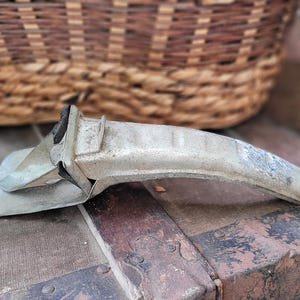 Vintage Metal Oil Can Piercing 6&quot; Spout, for use or Rustic Country Decor.